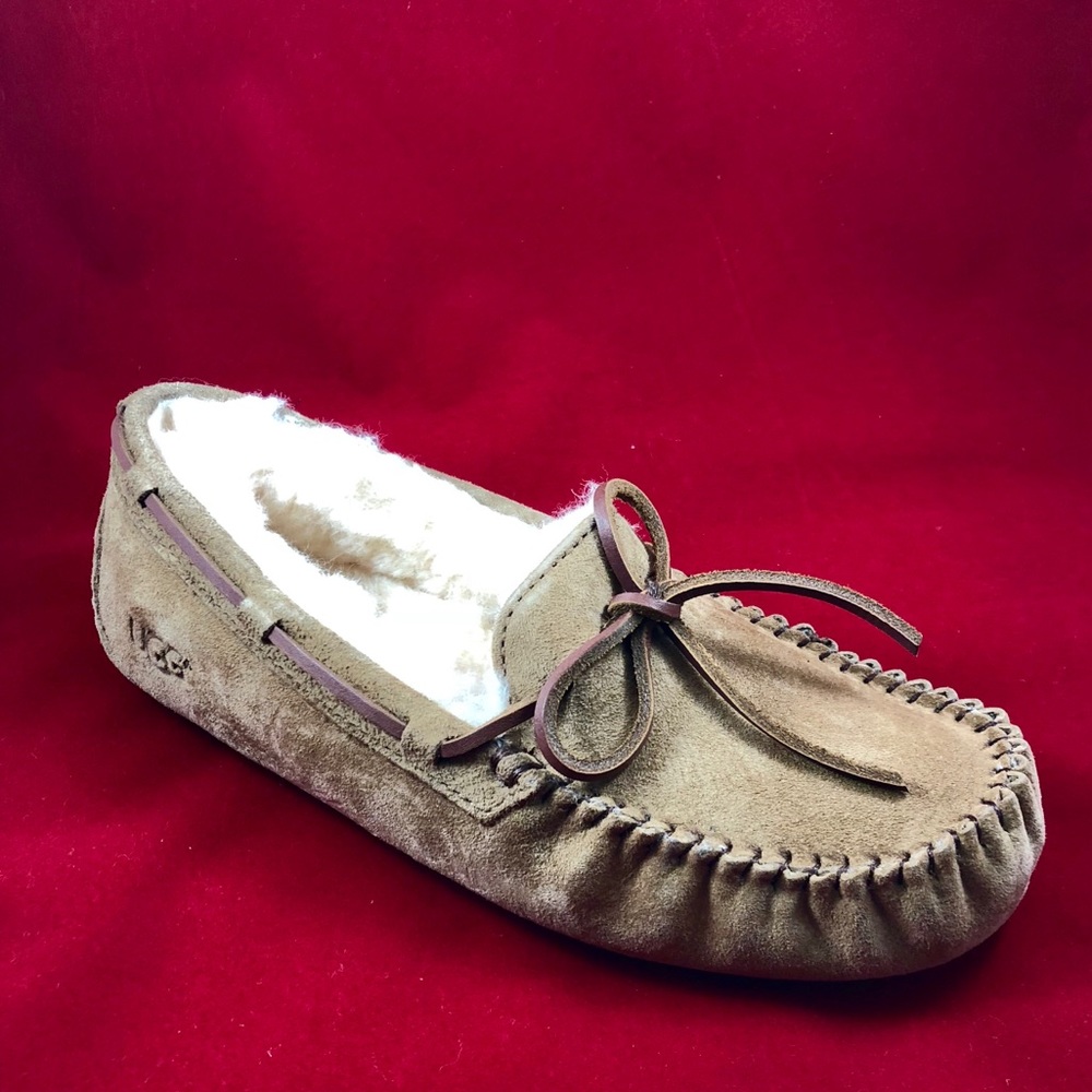 🌟NIB UGG DAKOTA SLIPPERS🌟